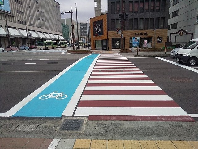 横断歩道カラーリング（国道41号線 富山市）：施工実績 | 北陸機材